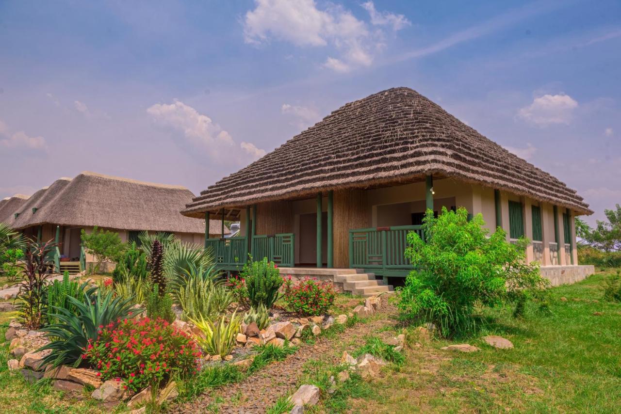 Tilenga Safari Lodge Arua Bagian luar foto