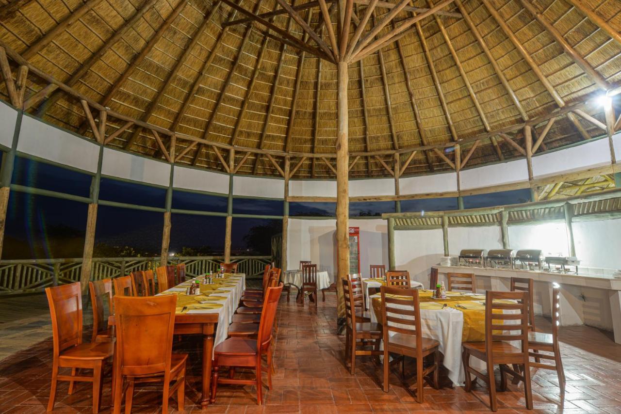 Tilenga Safari Lodge Arua Bagian luar foto
